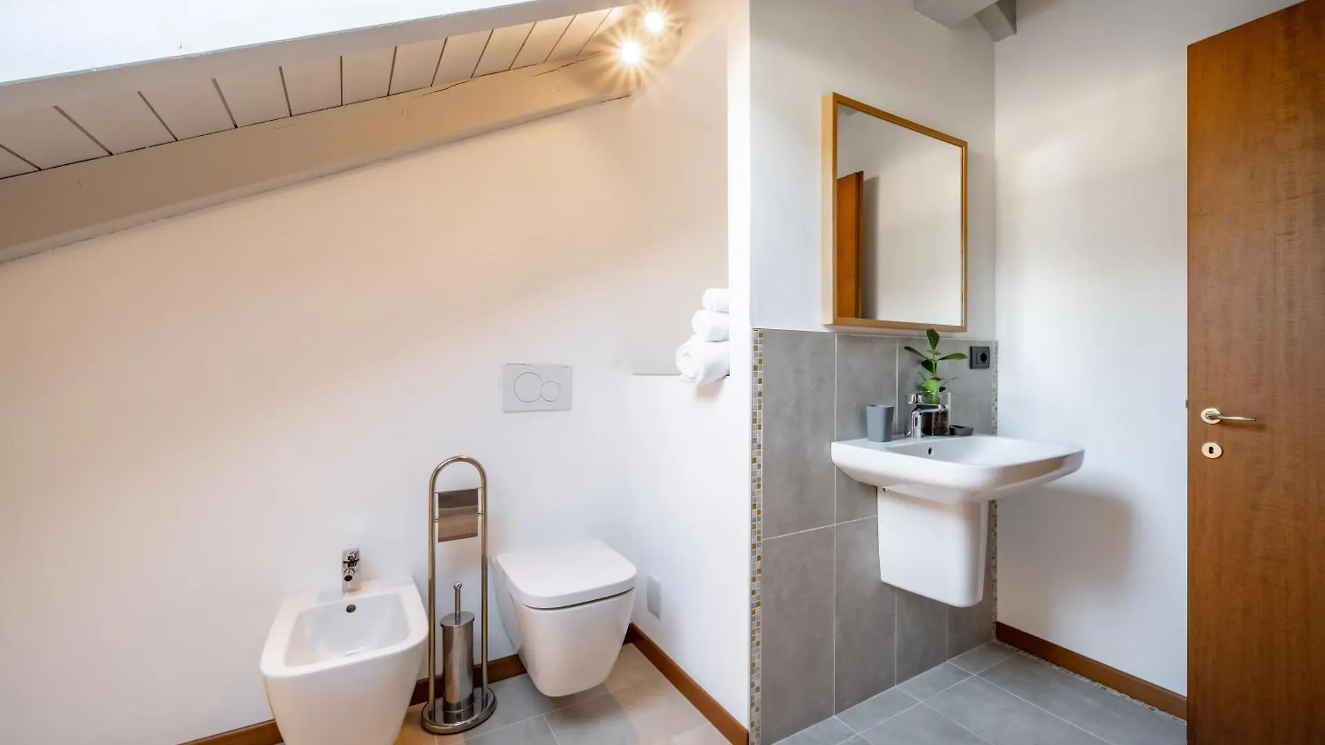 Apartment Villa Golden Lake 2 - Just Few Steps From The Lake Dervio