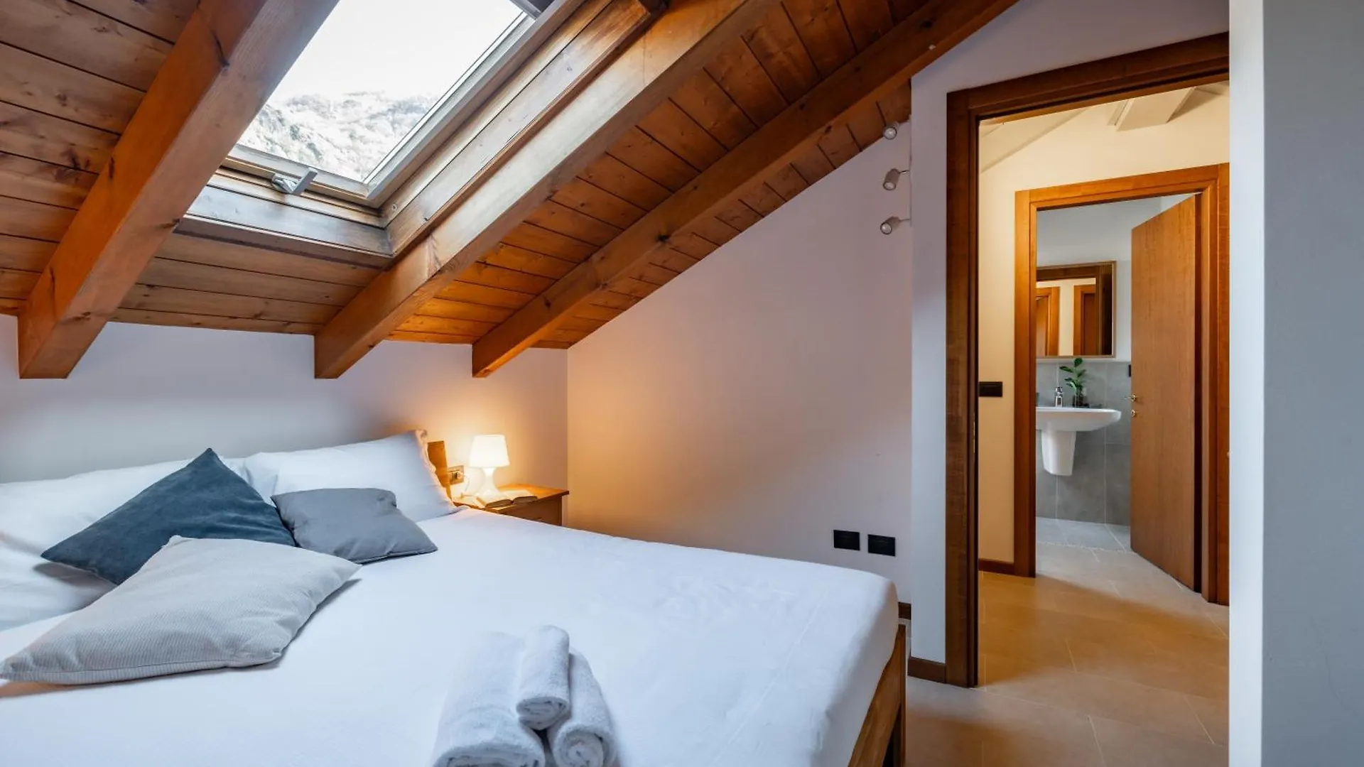 Villa Golden Lake 2 - Just Few Steps From The Lake Dervio 0*,  Italy