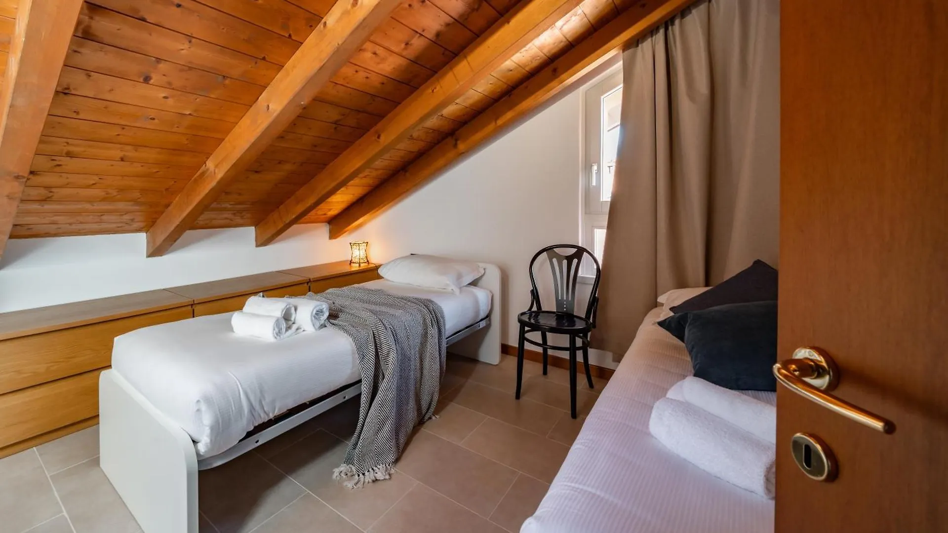 Apartment Villa Golden Lake 2 - Just Few Steps From The Lake Dervio
