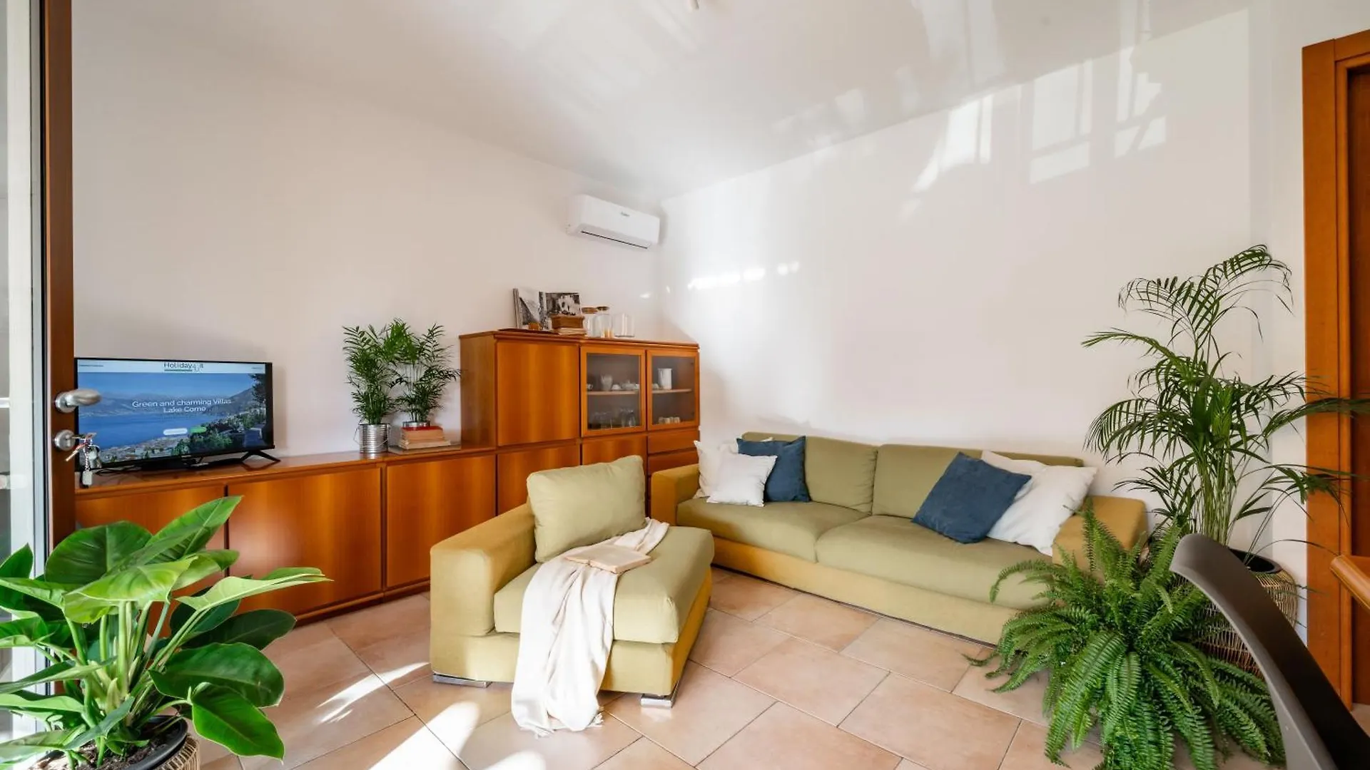 Apartment Villa Golden Lake 2 - Just Few Steps From The Lake Dervio